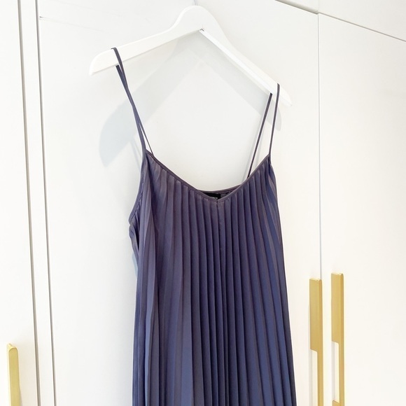 BNWT Strappy Pleated Maxi in Graphite - Picture 8 of 12